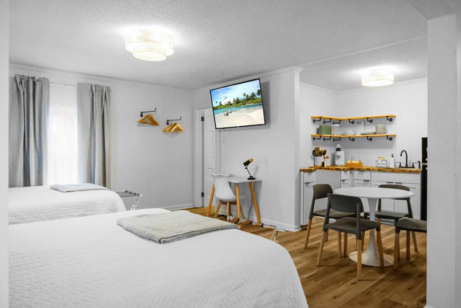 The Boardwalk Inn 캐롤라이나비치 외부 사진